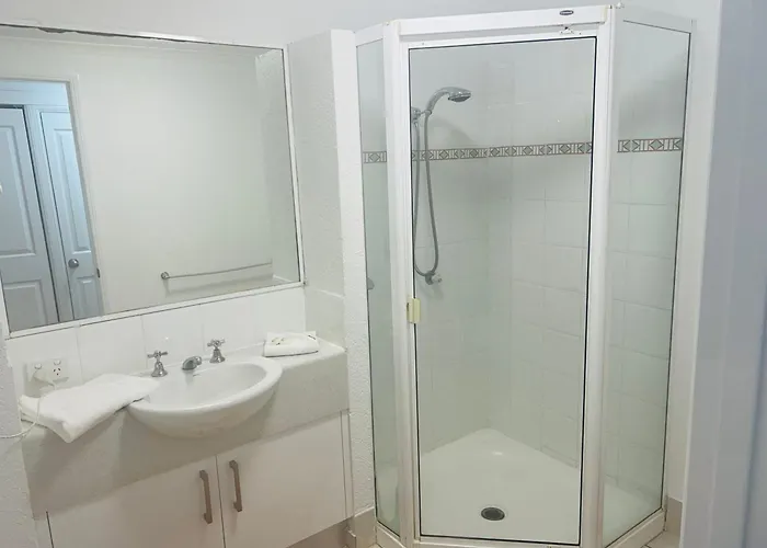 Palm Cove Tropic Apartments